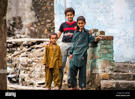 Junge Jungen Kind Kinder Horizontal Islamabad Kinder Lebensstil