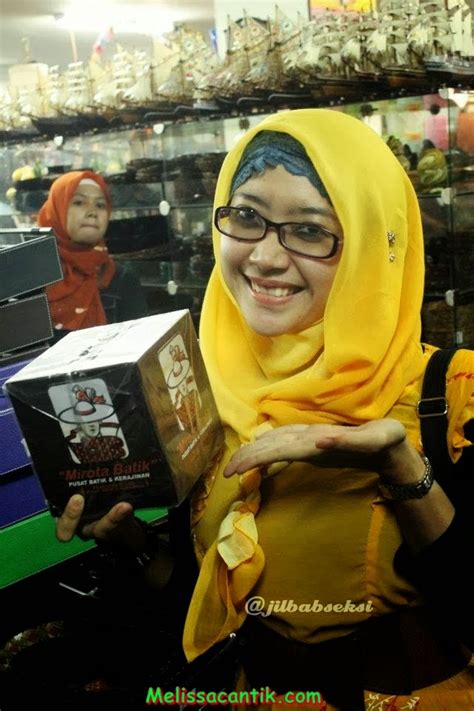 Foto Gaya Berjilbab Modis Cewek Kuliahan Masa Kini Hijab