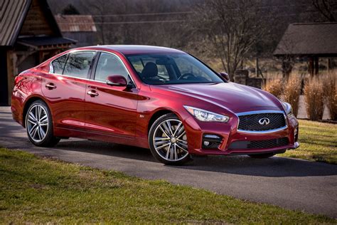 infiniti  red sport   drive review
