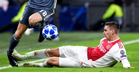 ajax  bayern munich  fantasmal bayern sufre el liderato ante  valiente ajax champions