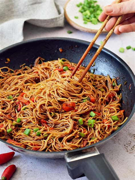spicy sriracha noodles vegan dragon noodles elavegan