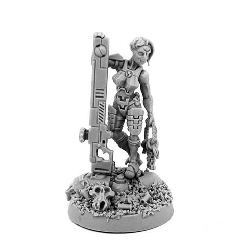 top  female miniatures  mm scale spikey bits