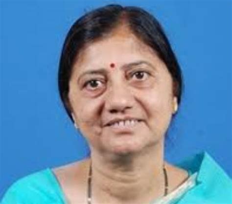 odisha minister usha devis vanity bag stolen  puri durg express