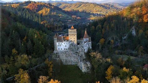 bran castle  castle    museum dedicated  displaying art