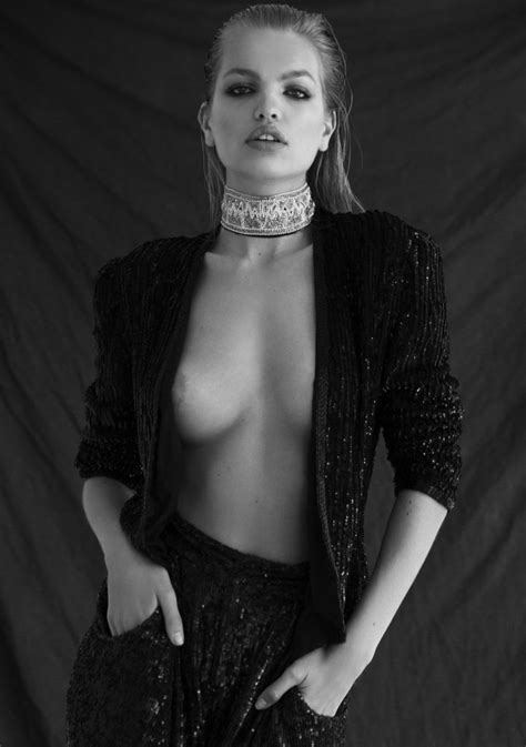 Daphne Groeneveld Topless And Sexy 15 Photos Thefappening