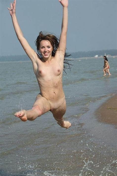candid beach teens beach voyeur photos topless sunbathing pichunter
