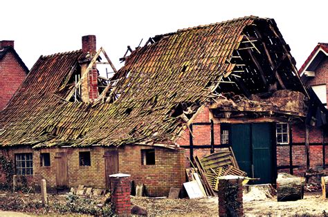 die alte scheune im wohnviertel foto bild architektur lost places altes bilder auf