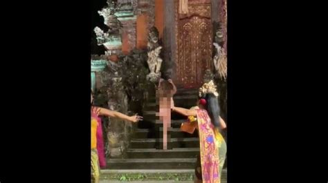 Viral Bule Telanjang Nekat Terobos Masuk Ke Pura Di Bali Warganet