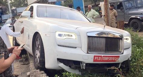 indian driver crashes rolls royce ghost