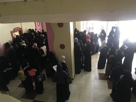 صنعاء الحوثيون يجبرون طالبات جامعة العلوم على الحضور رغم تعليقهم