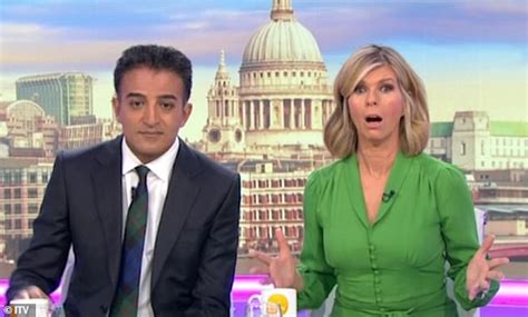Barry Manilow 76 Shocks Kate Garraway With Joke About Sex Daily