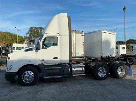 kenworth  tandem axle day cab truck paccar hp  sale