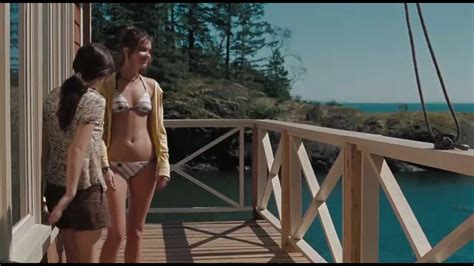 Sexy Scenes In The Uninvited With Arielle Kebbel And Emily Browning