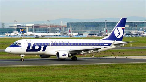 lot polish airlines revine pe ruta varsovia bucuresti de la  octombrie