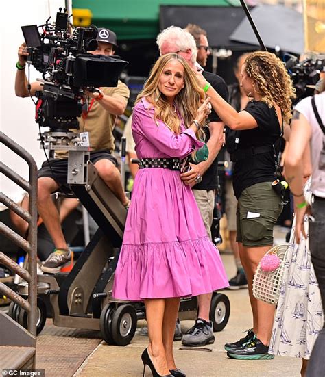 Sarah Jessica Parker Seen In That Controversial Forever 21 Dress On Set