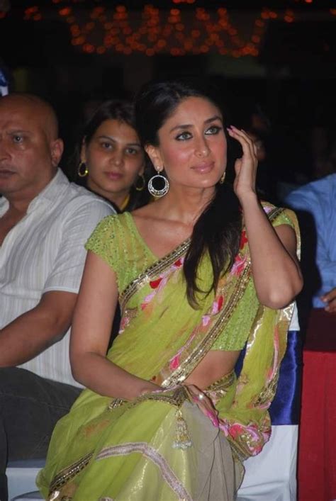 film actress hot pics kareena kapoor expose  belly button  green saree