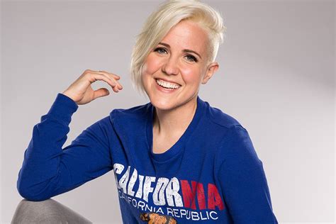 My Drunk Kitchen Creator Hannah Hart On Life As A Youtube Star The Verge