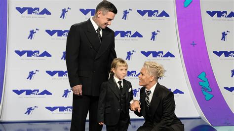 p nk used her vma speech to teach her daughter self acceptance