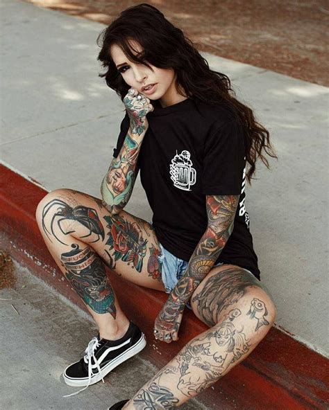 hermosa mujer con tatuaje tattoed women tattoed girls inked girls