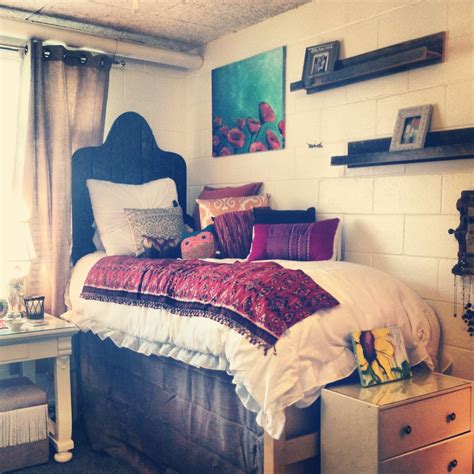 shelves bedding [dorm room] trends pinterest ma maison de rêve université and maison