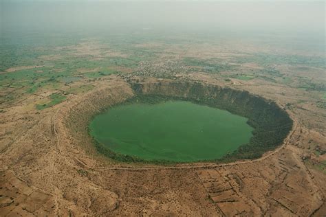 largest impact craters  earth
