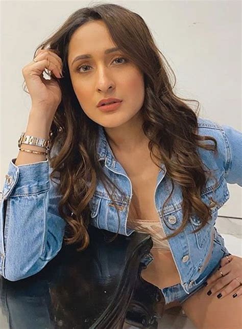 pragya jaiswal beautiful pictures photogallery page 1