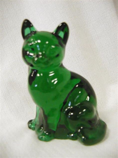 Fenton Solid Glass Sitting Cat In Emerald Green Made In Usa Fenton