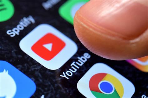 big advertisers suspend youtube campaigns after reports of videos