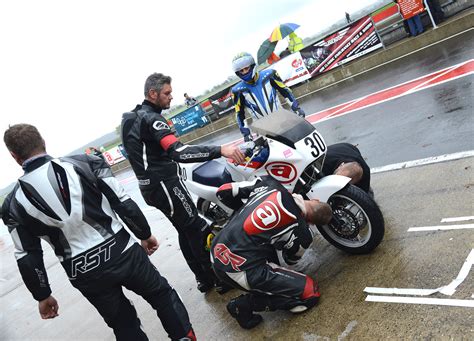 endurance legends  hour endurance race review snetterton circuit     october