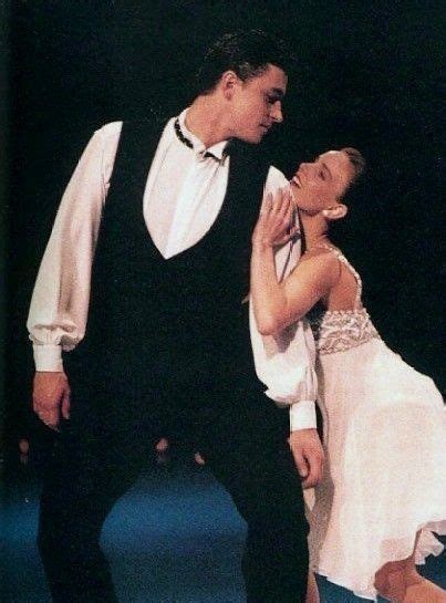 ekaterina gordeeva and sergei grinkov performing during stars on ice