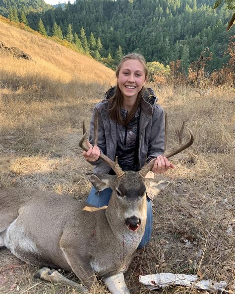 hunting girls  guns   hunting girls deer season hunting