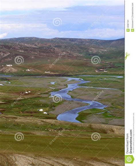 mongools landschap met rivier stock afbeelding image  azie water
