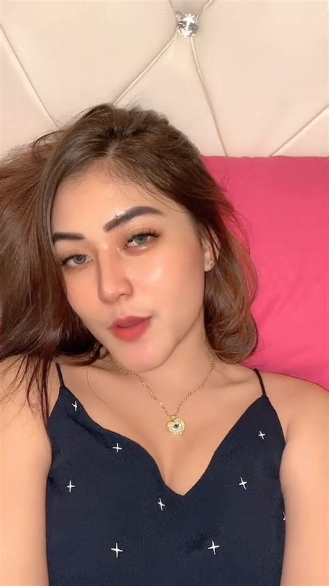 Janda Goyang Tiktok Desah Tante Semok Bigo Live Hot By Finka Auliaa