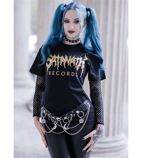 Pin By 𝕷𝖚𝖆𝖓 𝕾𝖙𝖔𝖐𝖊𝖘 On Gothic Alternative Hot Goth Girls Goth Fashion