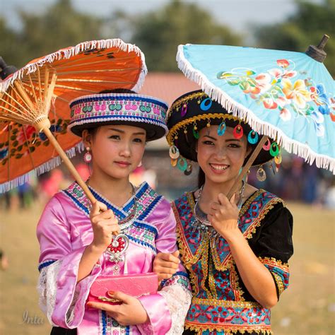 Hmong Thrills Asian Outfits Hmong Clothes History Fashion