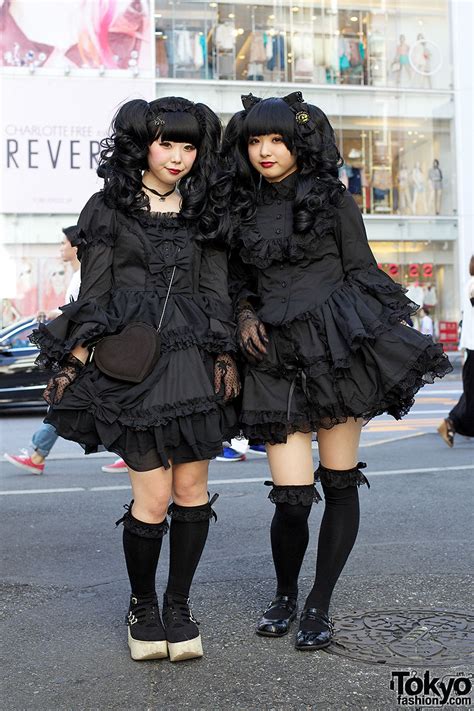 Gothic Harajuku Street Fashion Girls In Matching All Black Outfits