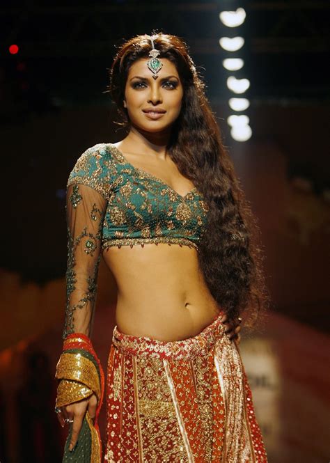 priyanka chopra hot cleavage saree