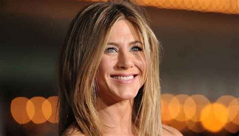 Jennifer Aniston Flaunts Her Killer Curves In Tiny Outfit