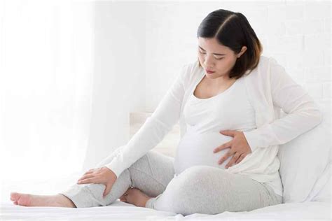 mengatasi kaki kram  hamil  mencegahnya alodokter