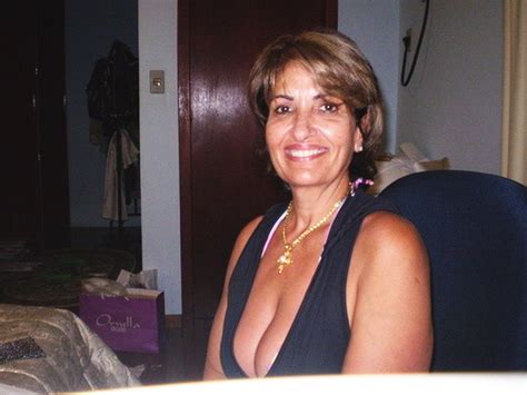 mature amateur women shows here big cleavage mature porn and nude pics