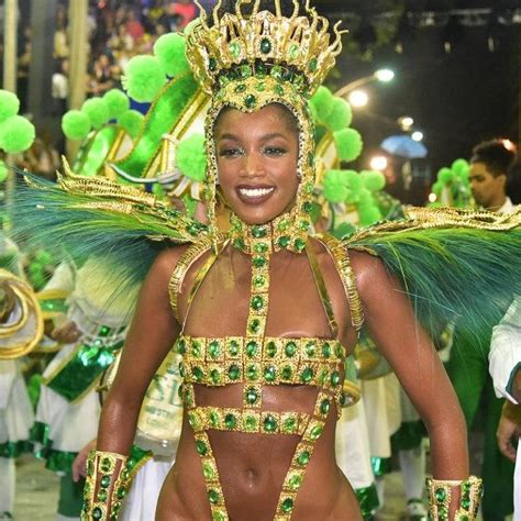 celebridades carnaval carnaval  iza reina  maio cavadissimo  rio veja outros