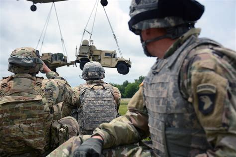 st airborne puts  expeditionary comms gear   paces article  united states
