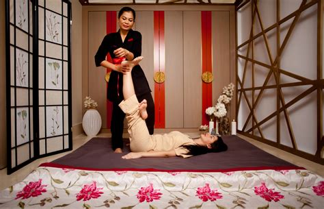 royal thai massage 90 min stejarii country club