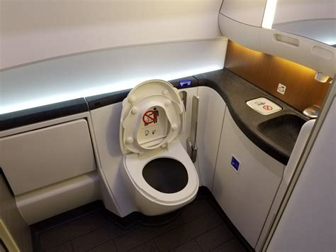 mučeník večierok motto airplane toilet eats toilet paper registrovať