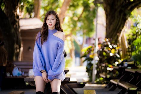 884163 4k Asian Brown Haired Glance Sweater Hands Bokeh Rare