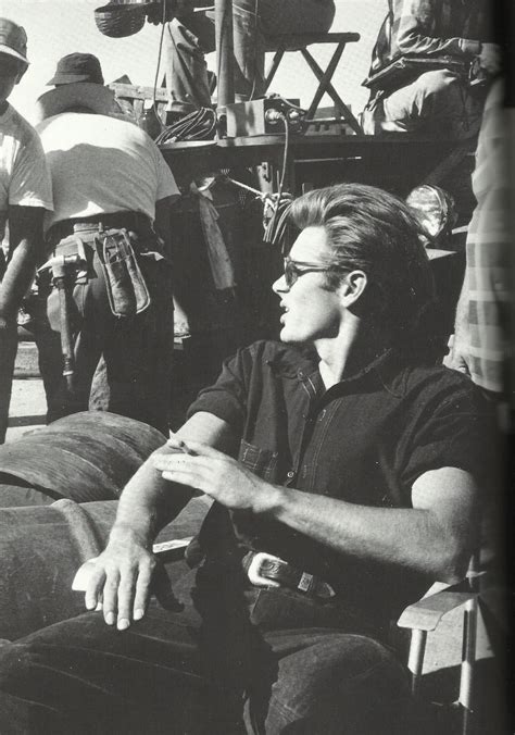 james dean spending some down time on the set of giant what a great shot one of my favorites