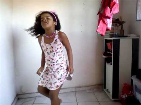 menina de  anos danca  arrasa youtube
