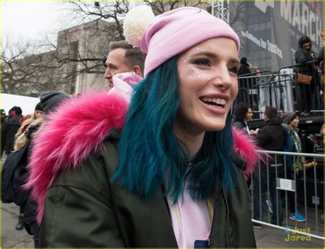 Bella Thorne Rocks Glitter For Women S March In Washington Dc Photo