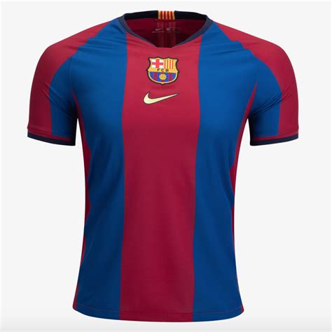 le barca devoile une tenue en hommage  son premier maillot nike