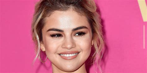 Selena Gomez Makeup Every Single Makeup Product Selena Gomez Wore On